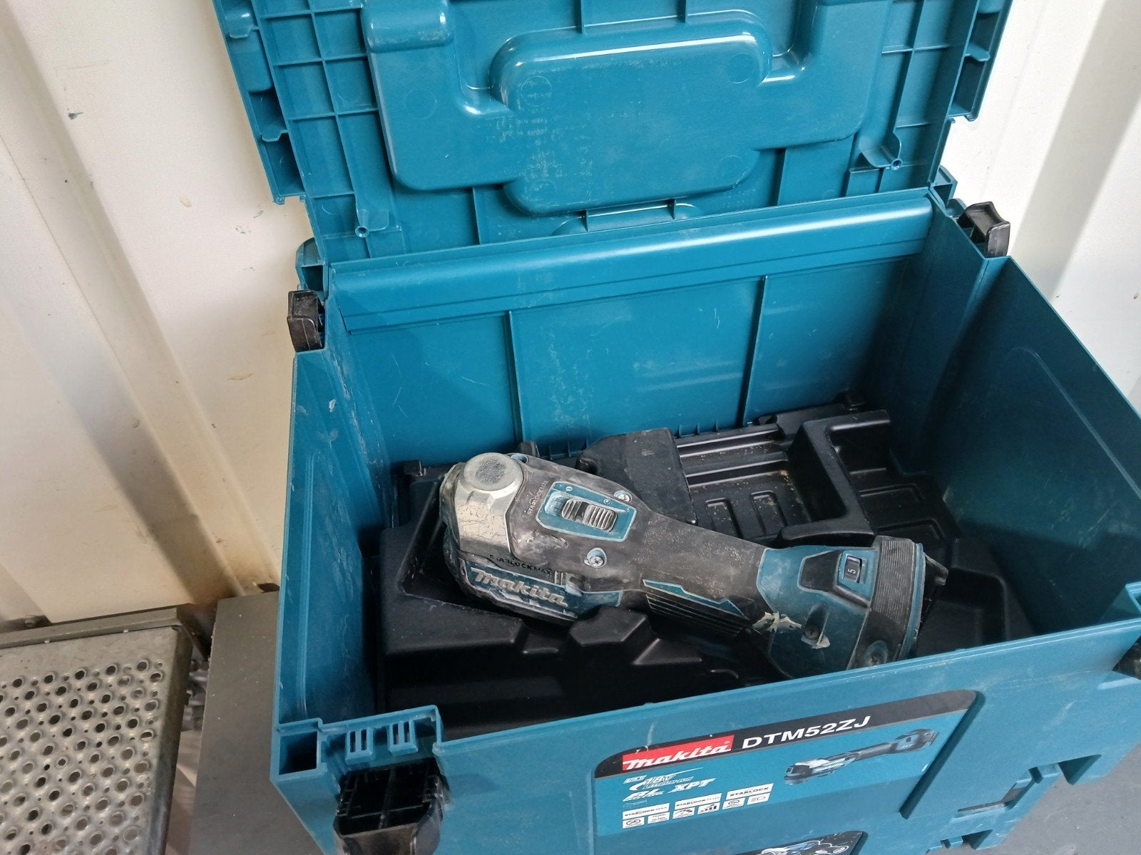 Makita Multitool DTM52ZJ - Werkt goed!, Ophalen, Gebruikt, Multitool, Makita