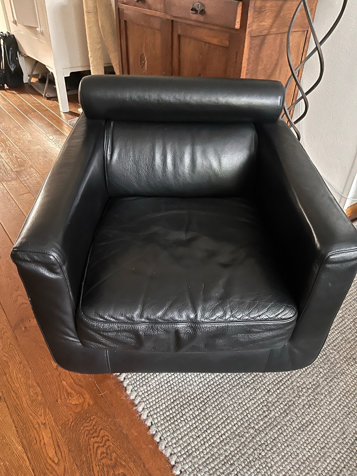 2 Zwarte leren fauteuils met draaivoet, Ophalen, Gebruikt, Leer, 75 tot 100 cm