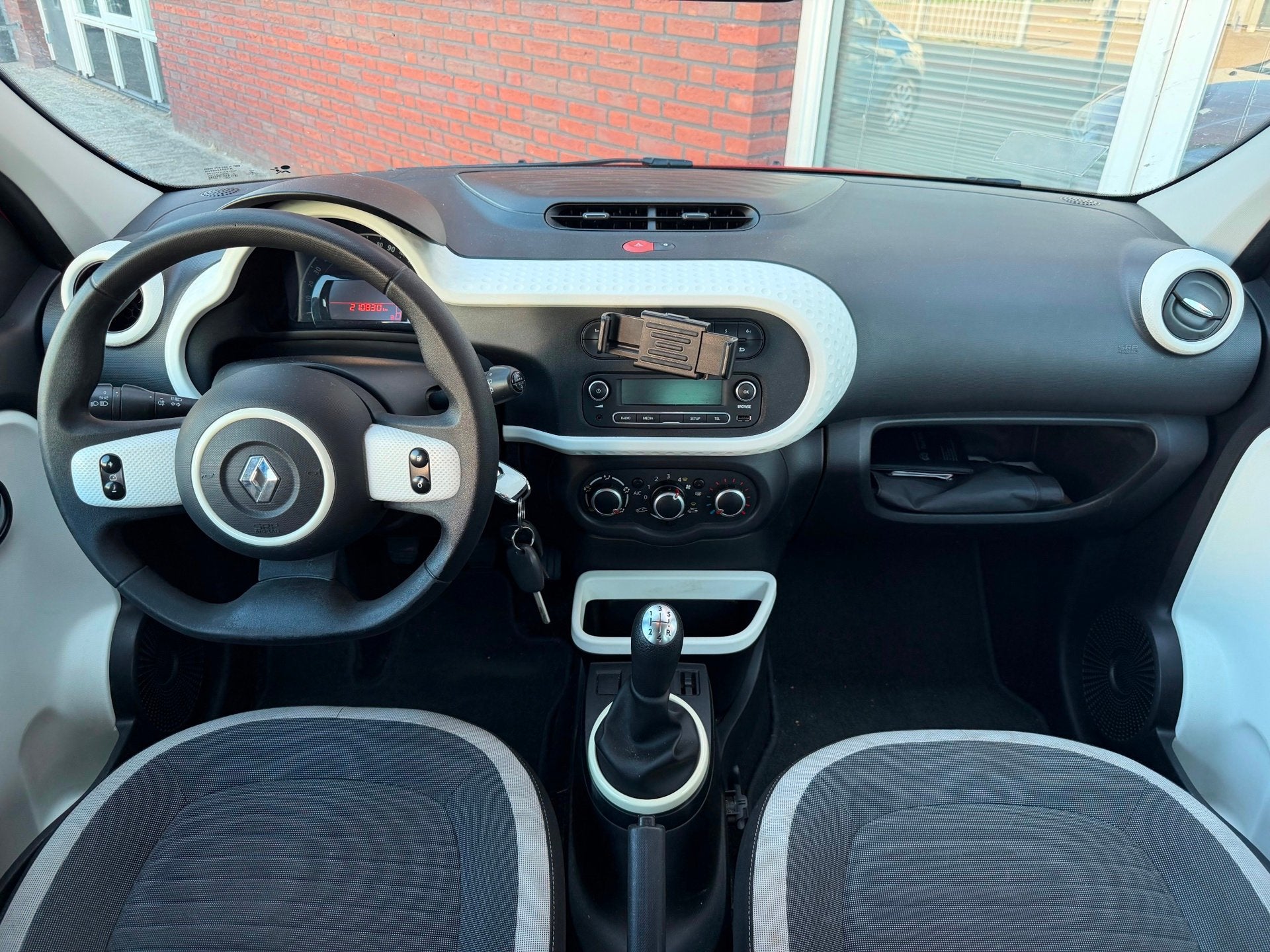 Renault Twingo 1.0 SCe Collection / Cruise / Airco / 5DRS /, Auto's, Gebruikt, 4 stoelen, Origineel Nederlands, Handgeschakeld