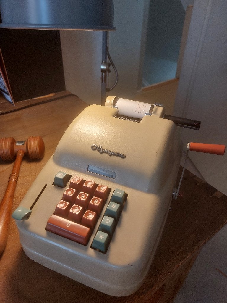 Vintage Olympia Rekenmachine met Zwengel - Werkend, Antiek en Kunst, Ophalen