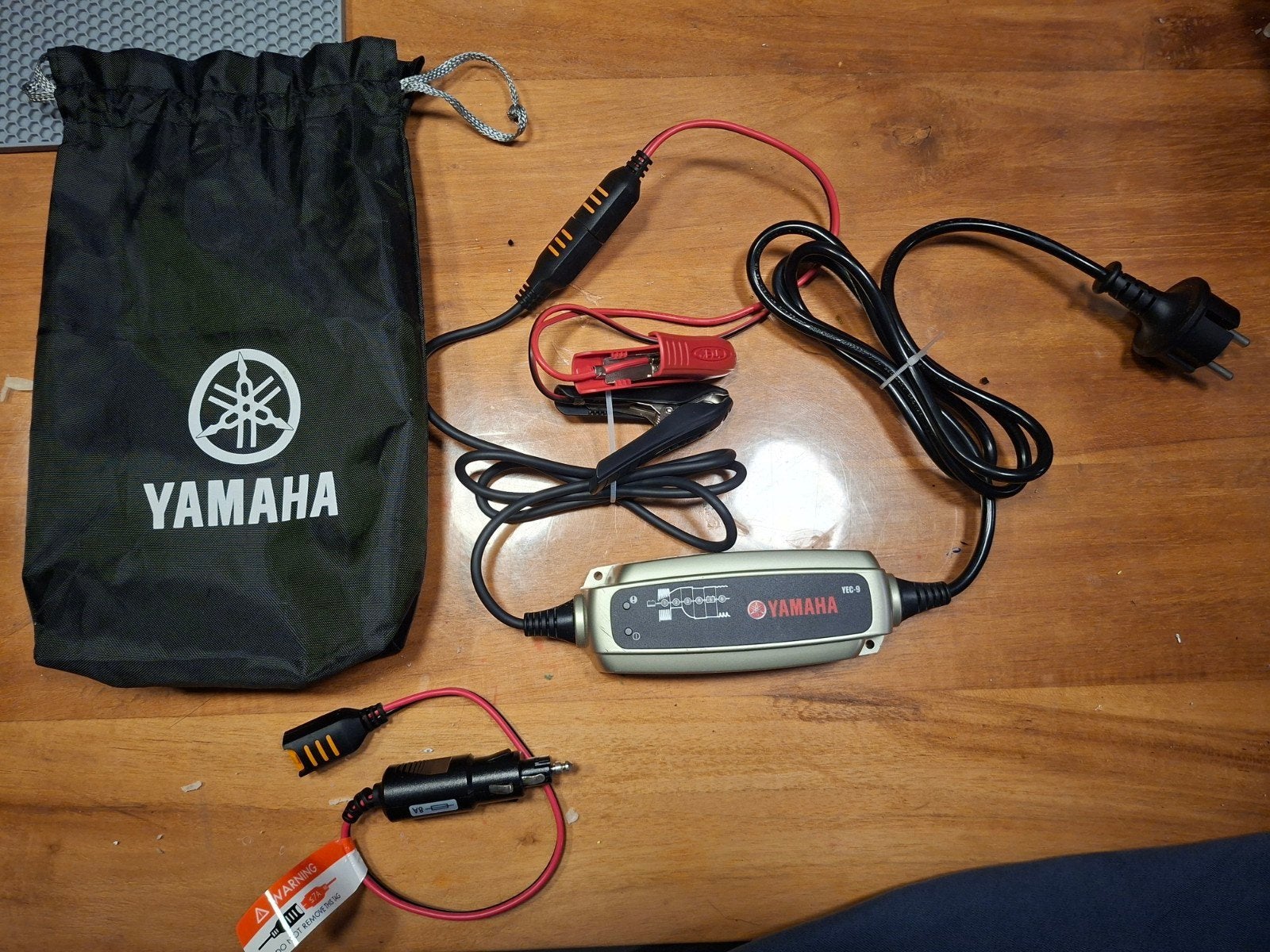 Yamaha YEC-9 (Ctek) Acculader druppelaar met accessoires, Ophalen of Verzenden, Zo goed als nieuw