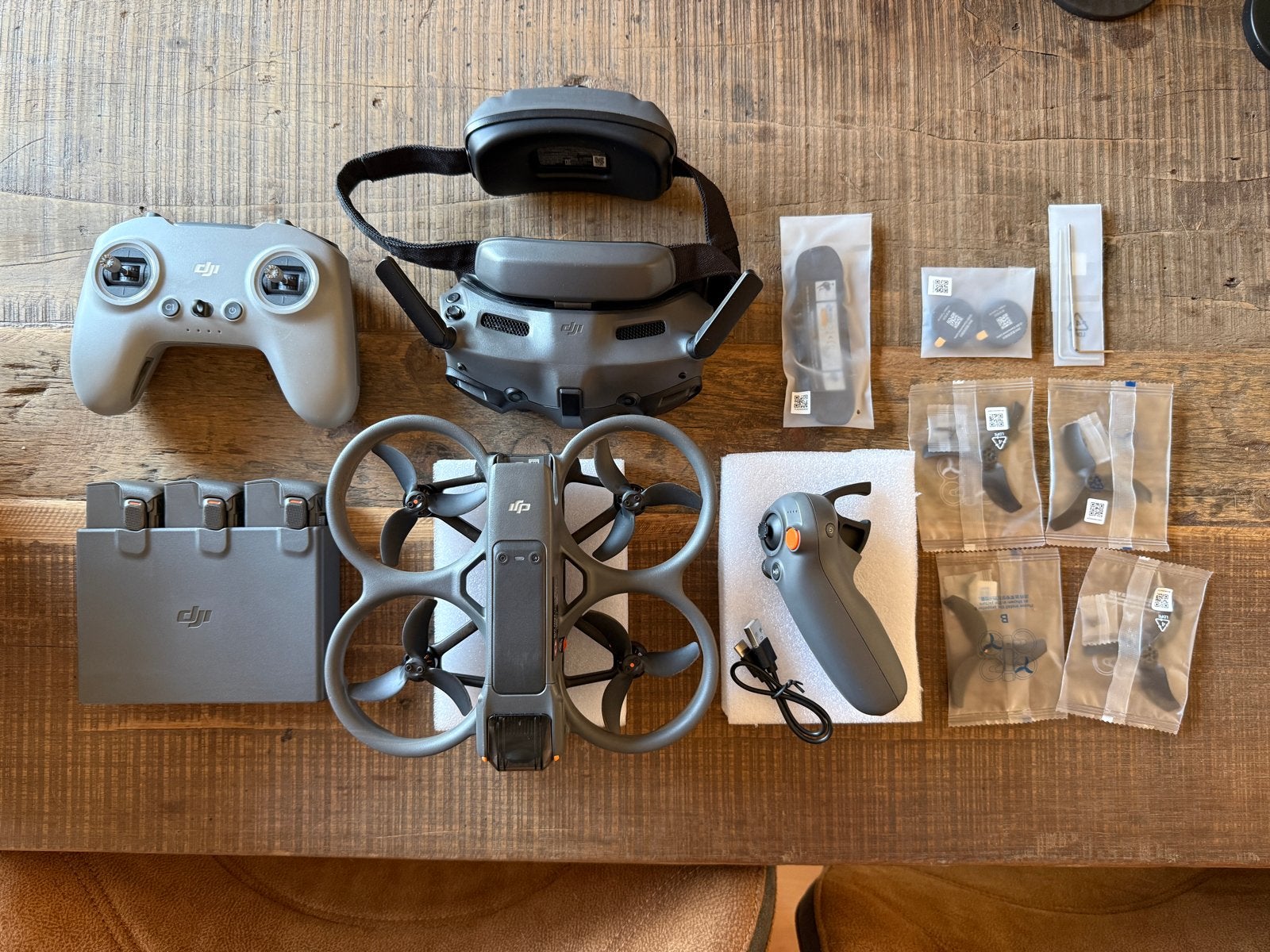 DJI Avata 2 Fly more combo | Goggles 3 | remote controller 3, 250 tot 900 gram, Cameradrone, 5 tot 10 kilometer, Zo goed als nieuw