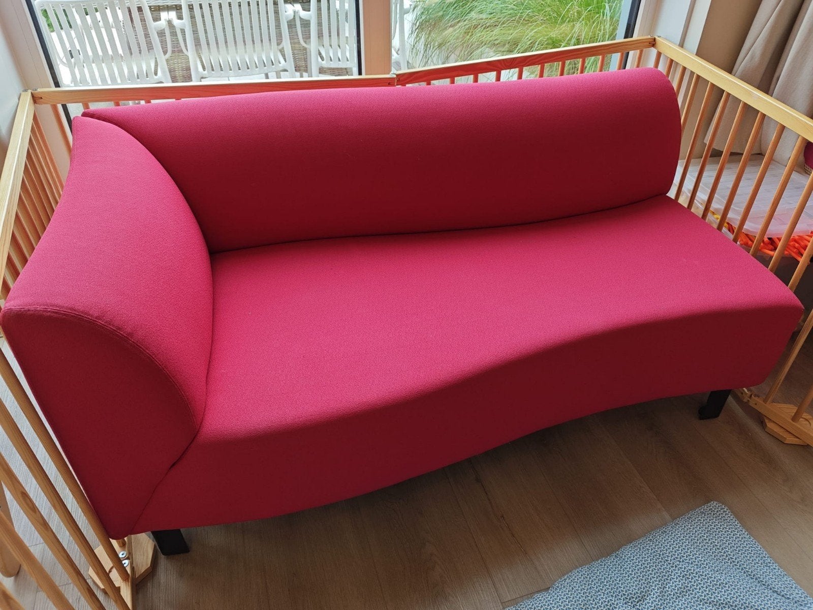 mooie rode designbank bank, Ophalen, 150 tot 200 cm, Tweepersoons, 75 tot 100 cm