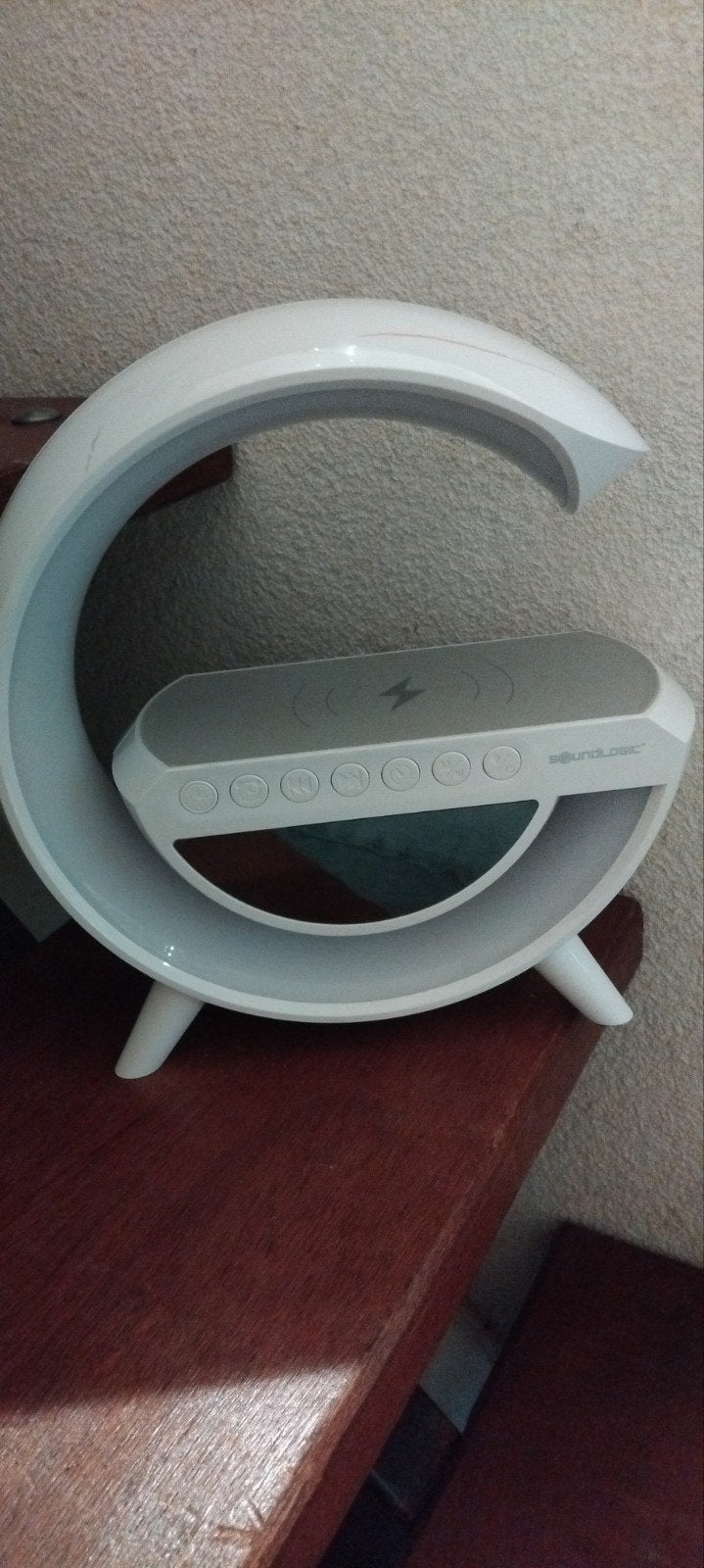 Soundlogic Wekker met Draadloos Opladen en Bluetooth Speaker, Ophalen of Verzenden, Zo goed als nieuw, Overige typen