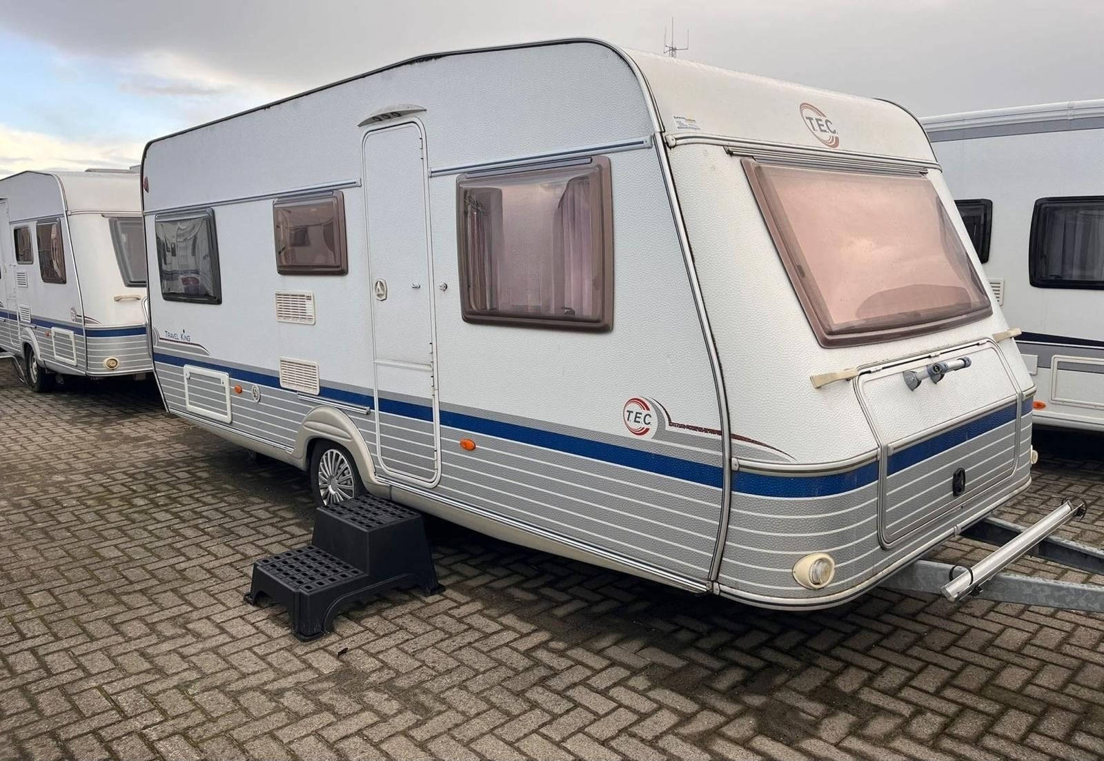 TEC Travel King 530 k1 - Nette caravan met airco, Caravans en Kamperen, Caravans, 2 aparte bedden, T.E.C., Airco, Treinzit