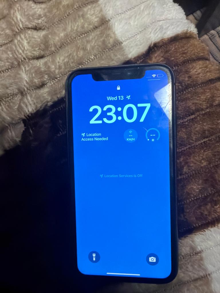 iPhone 11 Zwart - Lichte schade aan scherm, Telecommunicatie, Mobiele telefoons | Apple iPhone, Zwart, Zo goed als nieuw, 64 GB