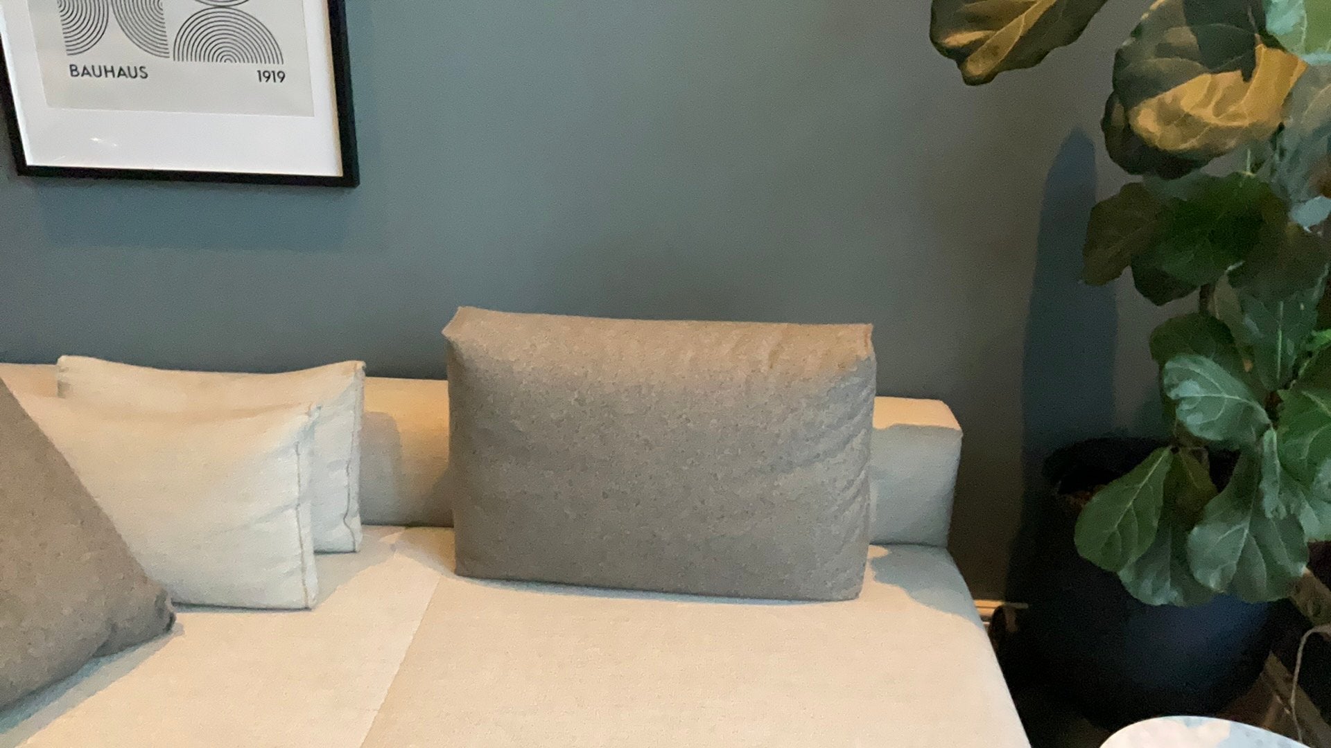 2 Kussens design on stock aikon kvadrat divina md 343, Huis en Inrichting, Banken | Bankstellen, Ophalen of Verzenden, Zo goed als nieuw