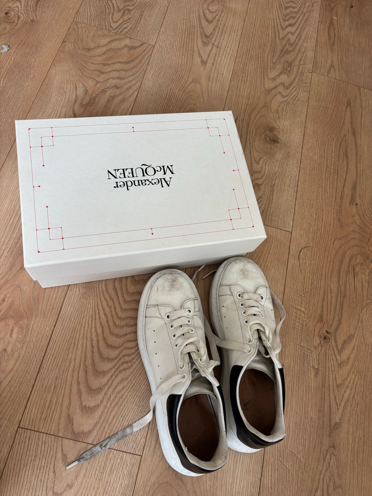 Alexander McQueen Sneakers - Gedragen, Ophalen of Verzenden, Gedragen, Wit, Sneakers of Gympen