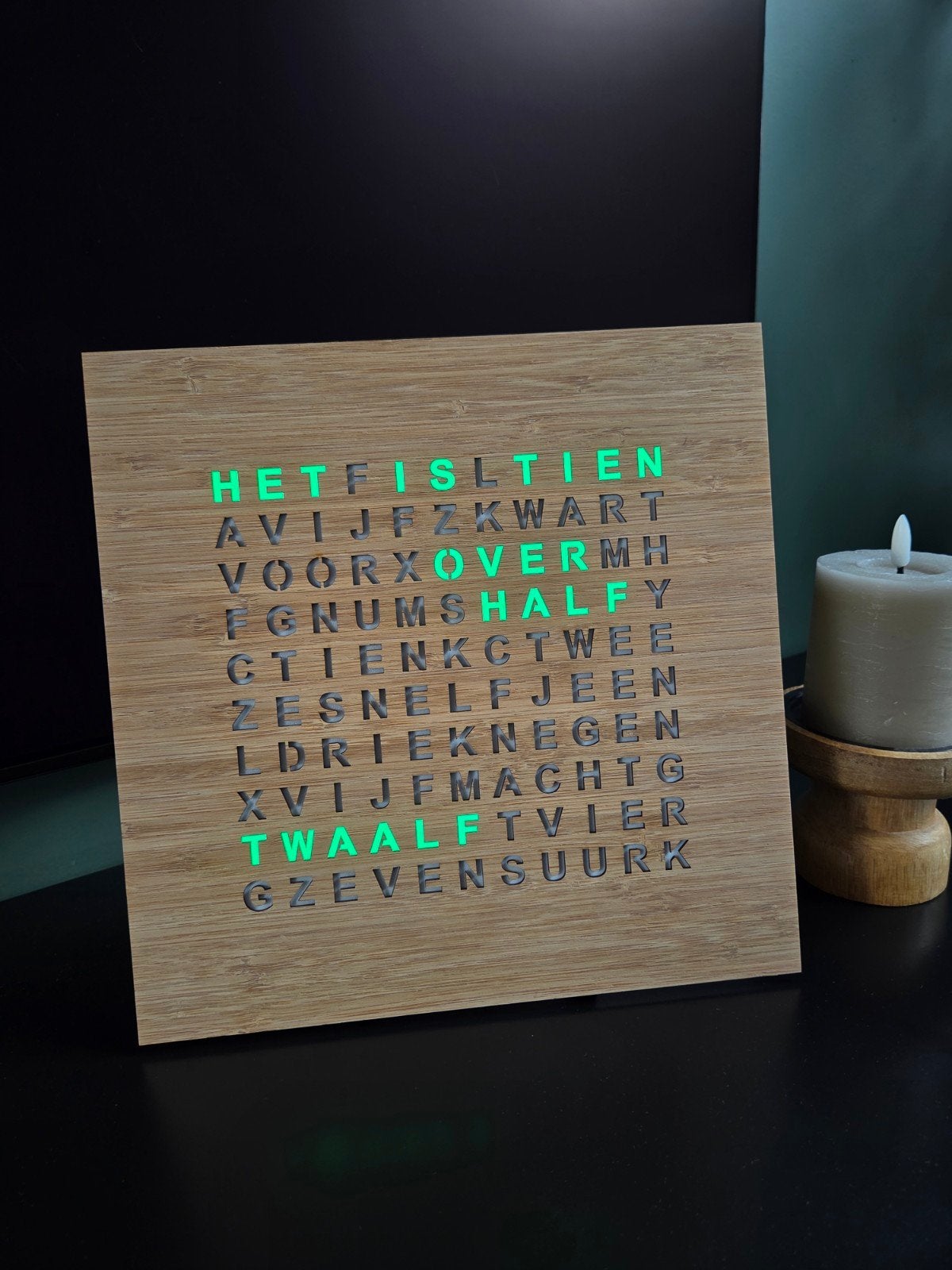 Woordklok hout 27x27cm, Ophalen of Verzenden, Wandklok