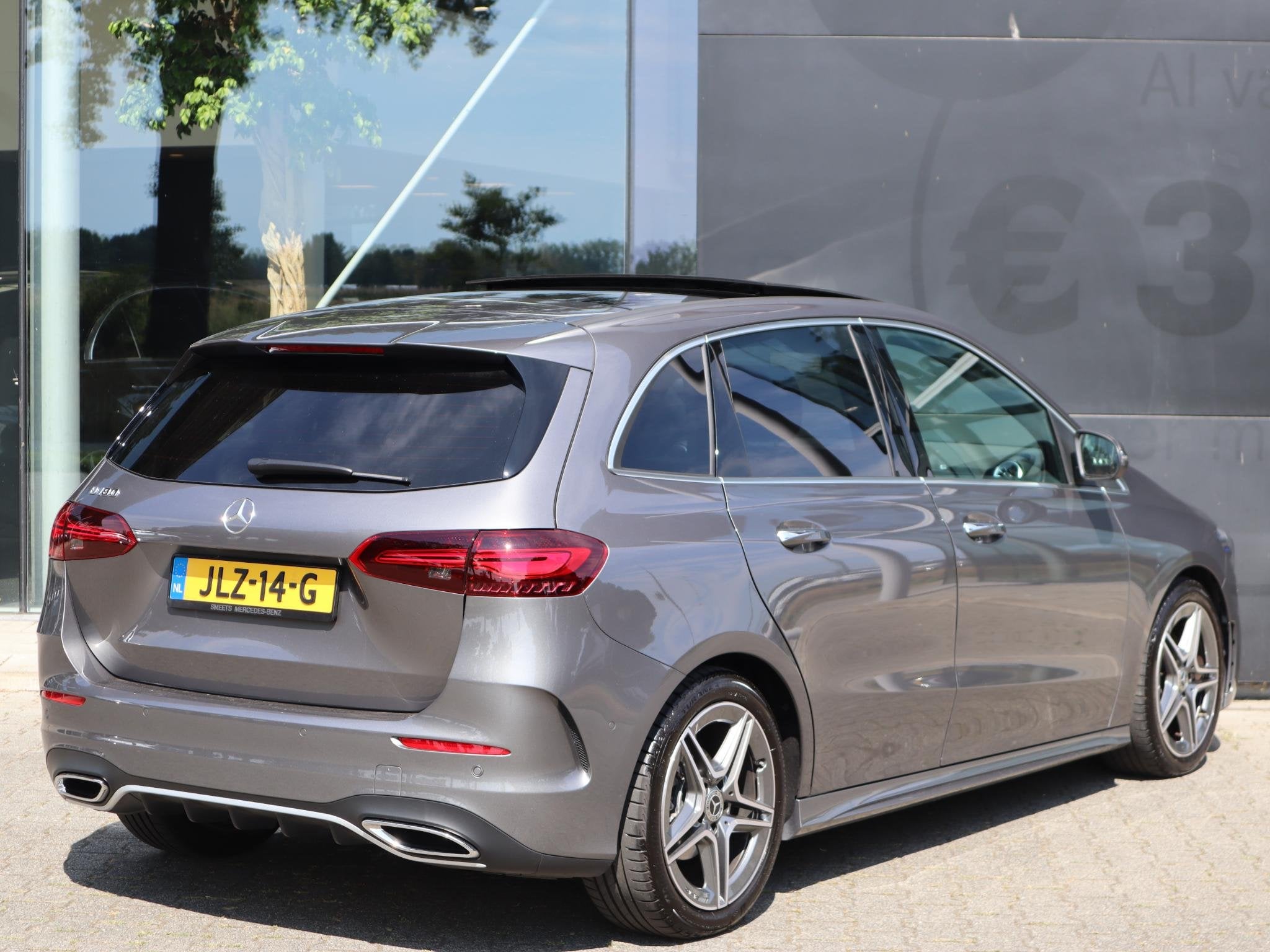 Mercedes-Benz B-klasse 180 AMG Line l Keyless l Achteruitrij, Auto's, 745 kg, Gebruikt, 4 cilinders, Origineel Nederlands