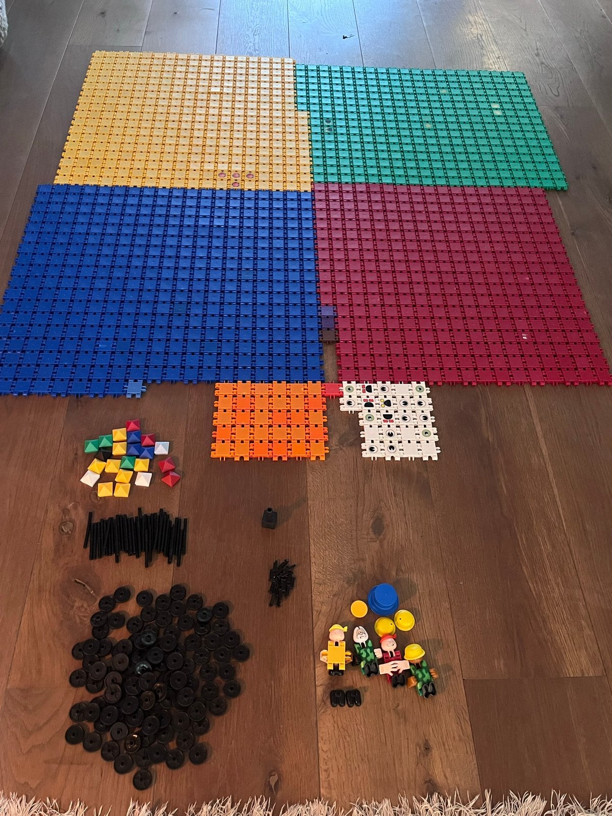 1320 Clics bouwblokken met wielen en poppetjes, Ophalen of Verzenden, Gebruikt, Overige merken