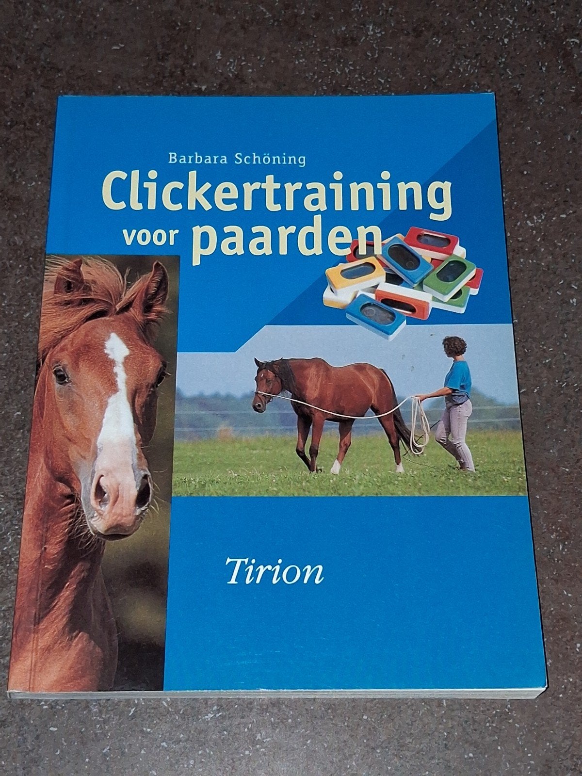 clickertraining voor paarden nieuwstaat Tirion B. Schoning, Ophalen of Verzenden, Zo goed als nieuw, Katten