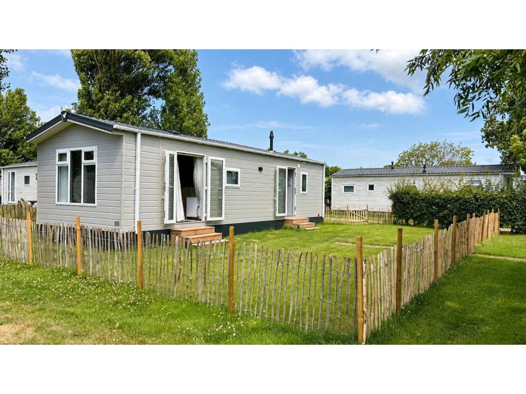 Chalet te koop Wiringherlant 78 in Hippolytushoef, N-H R#52R, Tot en met 4