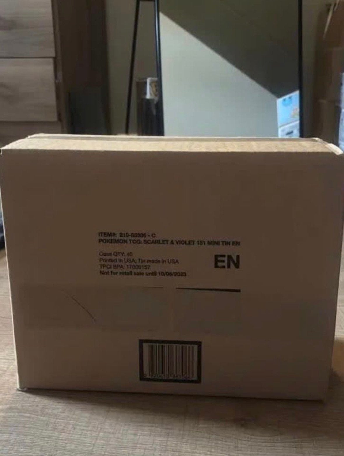 Pokémon - 151 mini tin display case (4 displays in case), Foil, Nieuw, Meerdere kaarten, Ophalen of Verzenden