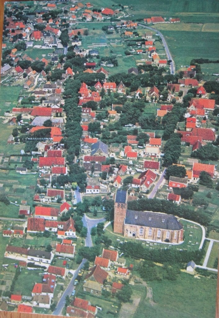 Ameland - Hollum in vogelvlucht - nieuw - Aerophoto Schiphol, Ophalen of Verzenden, 1980 tot heden, Ongelopen, Waddeneilanden