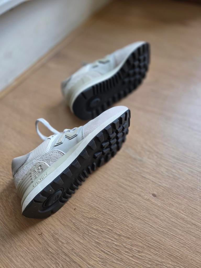New Balance 574 sneakers - Zo goed als nieuw, Kleding | Dames, Schoenen, Beige, New Balance, Ophalen of Verzenden, Sneakers of Gympen