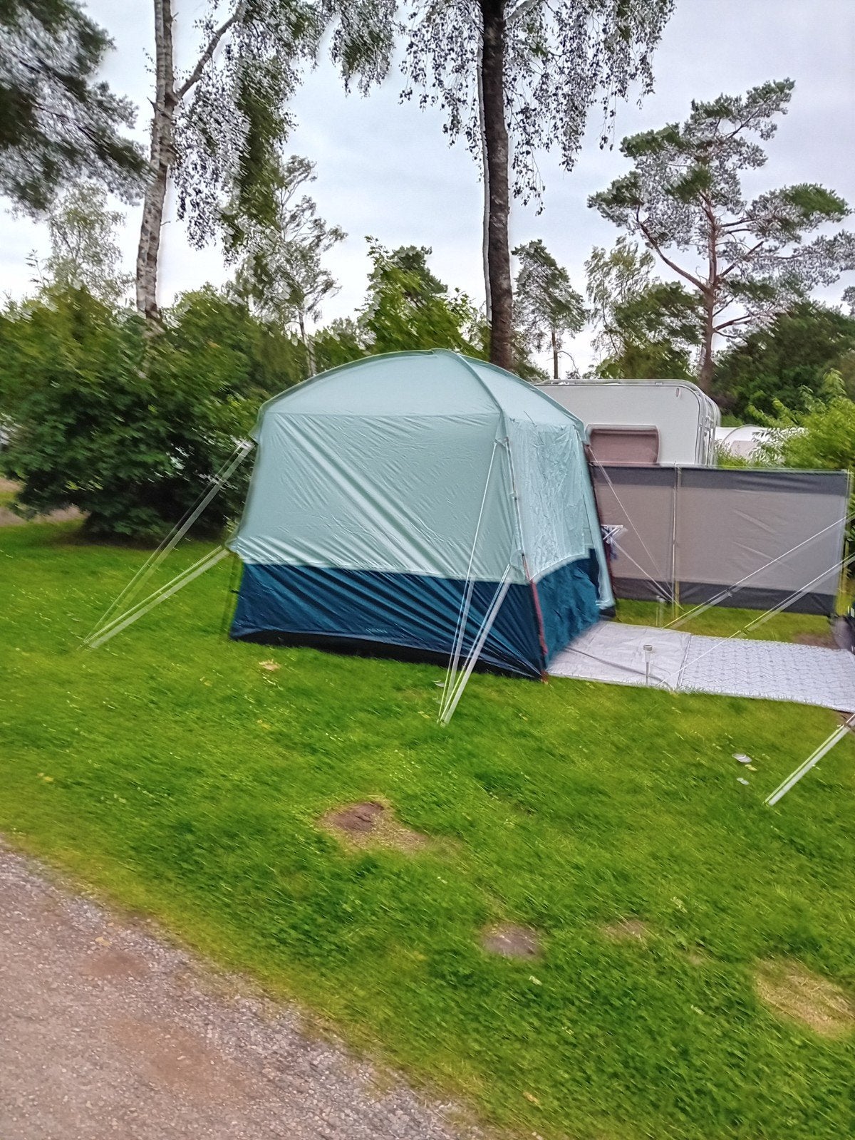 Twee hele mooie tenten plus windscherm, Caravans en Kamperen, Tenten, Ophalen