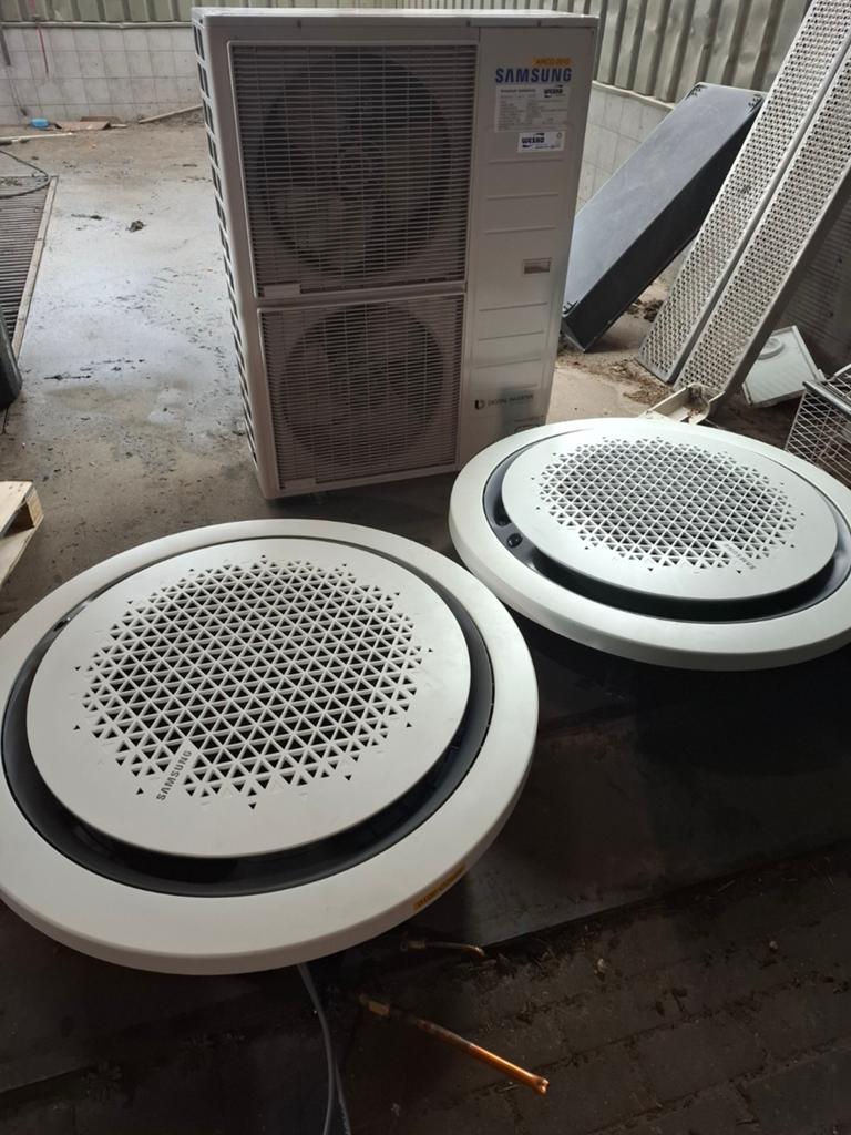 Samsung AC140MXADNH/EU Airconditioner met 2 binnenunits, Gebruikt, 3 snelheden of meer, Ophalen of Verzenden, Energieklasse A of zuiniger