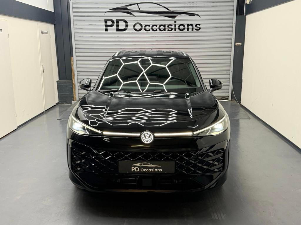 Volkswagen T-Roc 1.5 eTsi R-Line First Edition - IQ Lights -, 1374 kg, Zwart, 4 cilinders, 150 pk