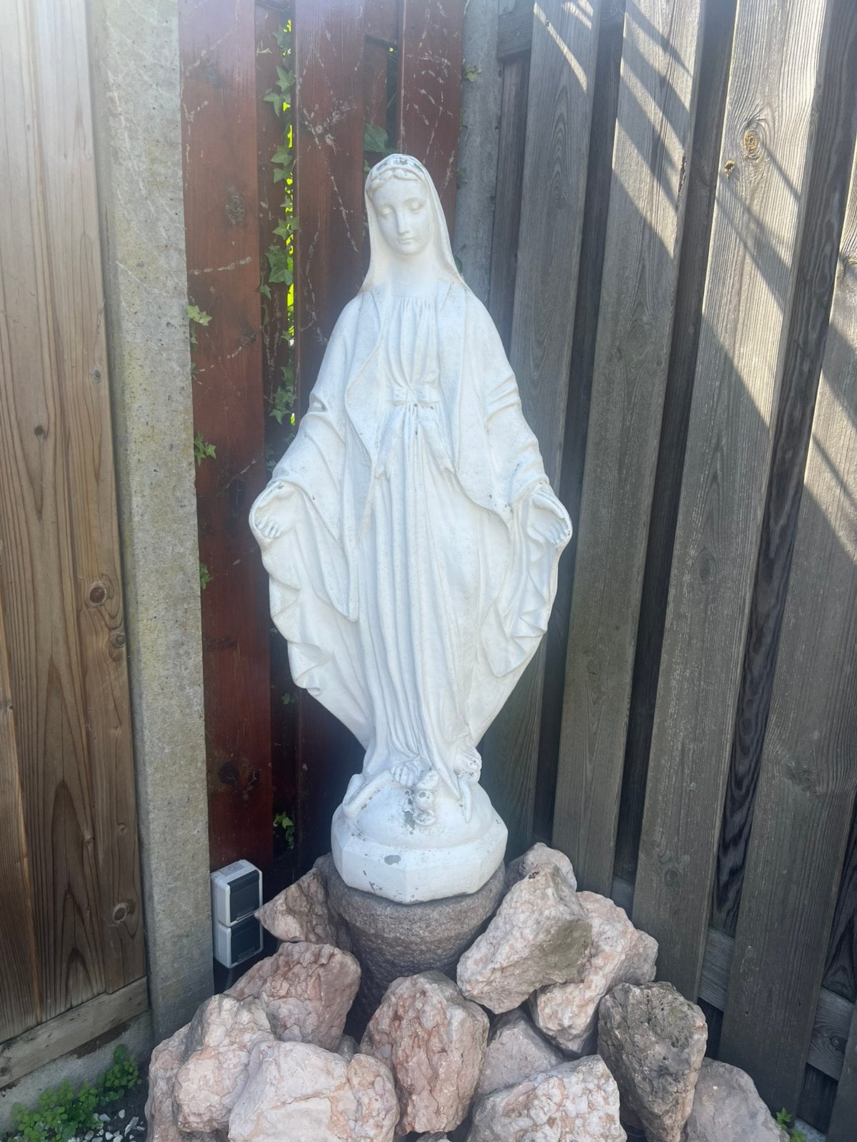 Standbeeld van Maria, Ophalen, Zo goed als nieuw
