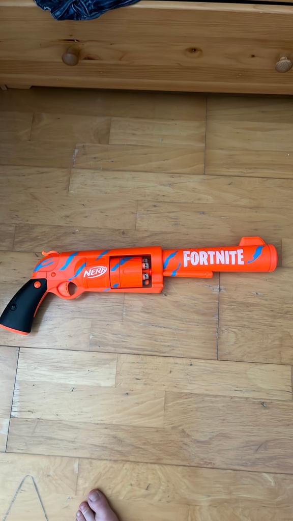 Nerf frotnite revolver ( Schiet ver! ) 100 % kopleet, Ophalen of Verzenden, Zo goed als nieuw