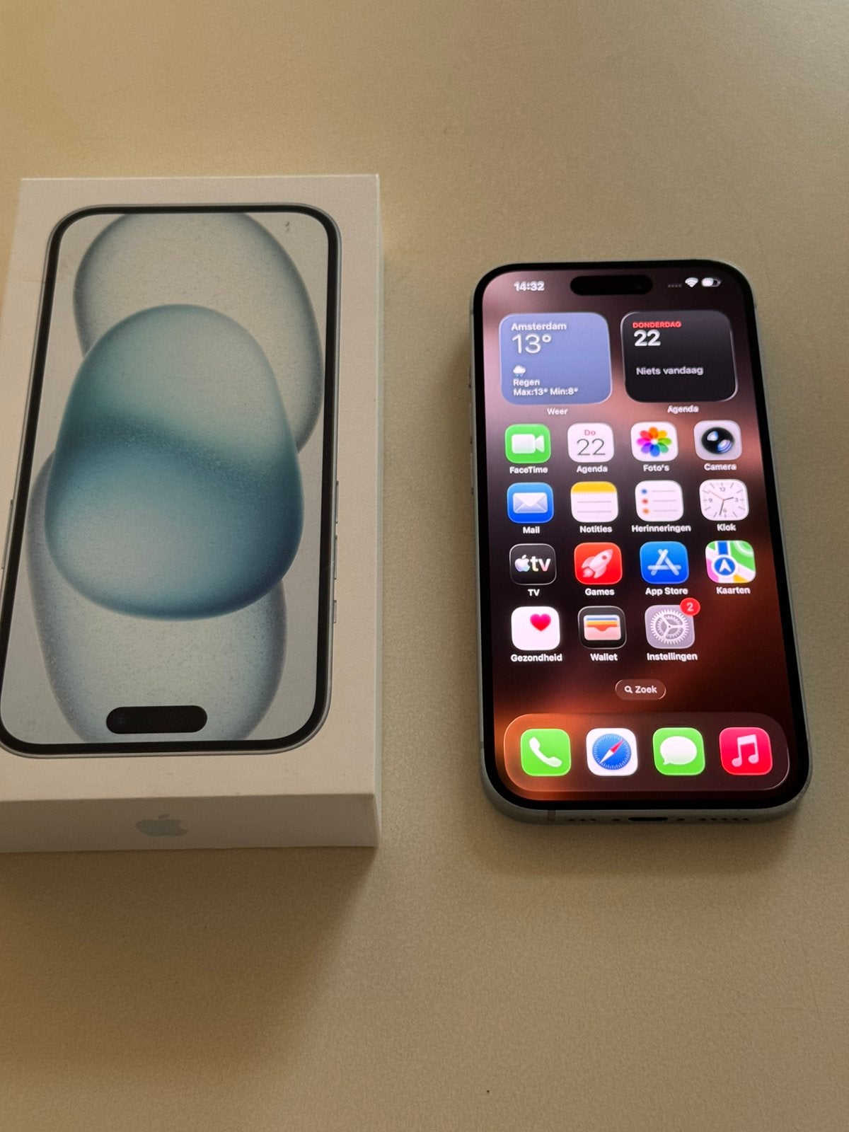 Iphone 15 achter kant kapot, IPhone 15, Wit, Ophalen of Verzenden, 81 %