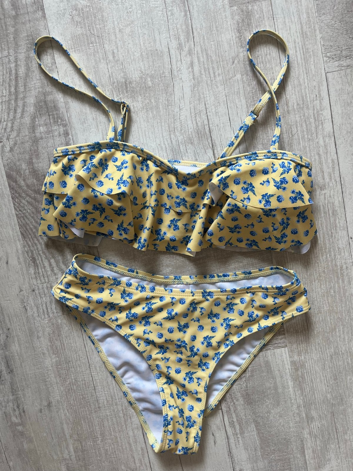 Nieuwe gele bikini met blauwe roosjes, maat S, Ophalen of Verzenden, Nieuw, Geel, Bikini
