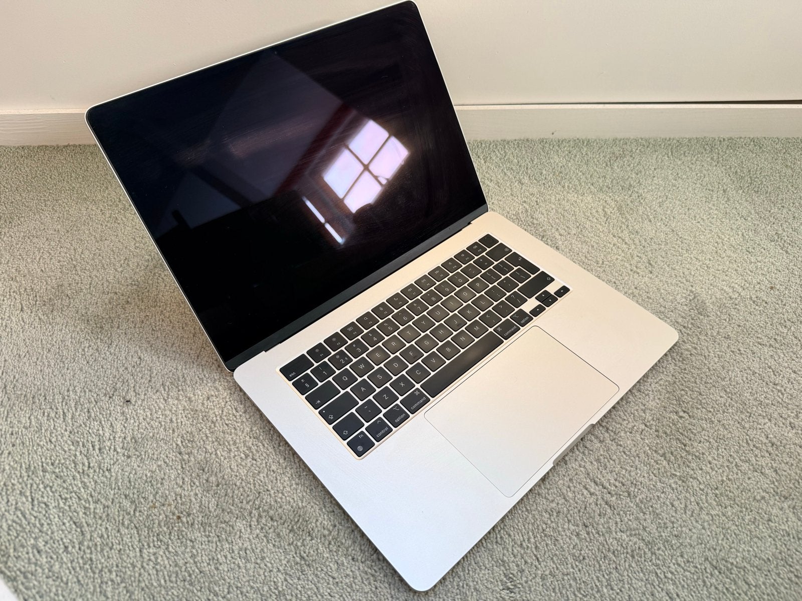 Foto 11 van MacBook Air 15" (2024) - 16GB/512GB SSD + Magic Mouse