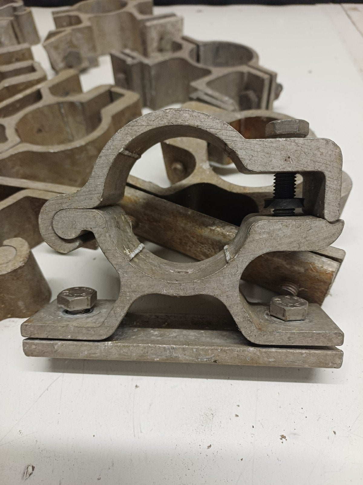 Partij verkeersbord beugels Aluminium 21 stuks 49mm, Diversen, Ophalen of Verzenden, Gebruikt