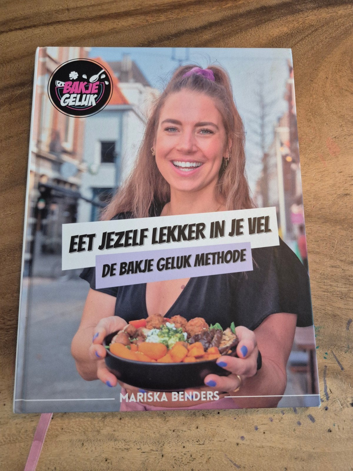 Eet Jezelf Lekker in Je Vel - De Bakje Geluk Methode, Boeken, Mariska Benders, Ophalen of Verzenden, Zo goed als nieuw, Hoofdgerechten
