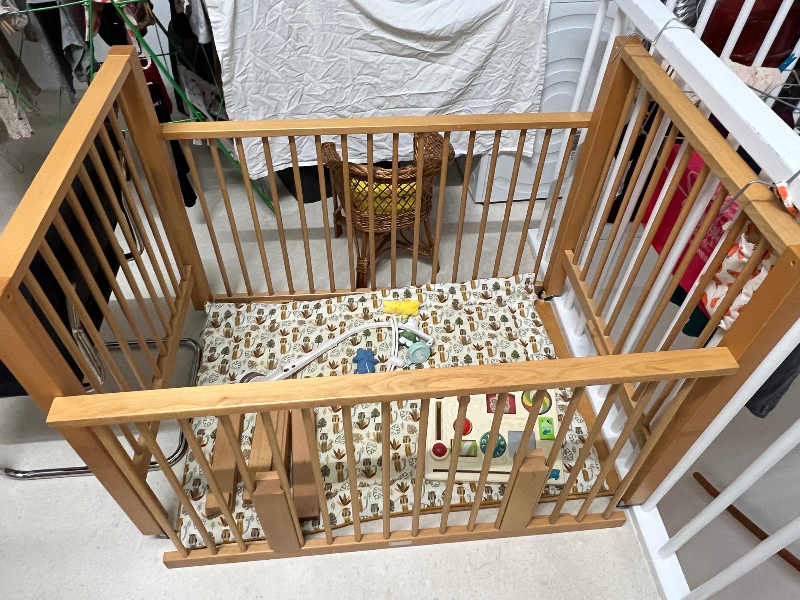 Bopita houten box met boxkleed en wieltjes, Kinderen en Baby's, Ophalen, Gebruikt, Rechthoekig, Boxkleed