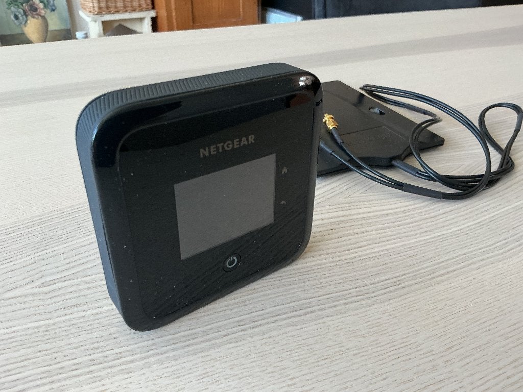Netgear  M5  Mobiele Router met Antenne, Ophalen of Verzenden, Zo goed als nieuw, Router, Netgear