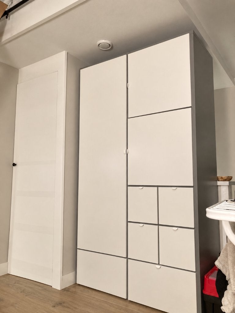 IKEA VISTHUS kledingkast 122x59x216 cm – zeer goede staat