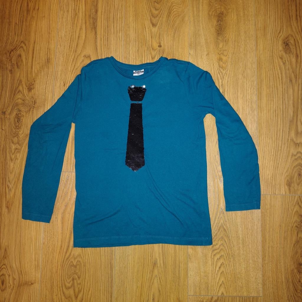 Longsleeve met stropdas van omkeerbare pailletten mt 134, Ophalen, Zo goed als nieuw, Jongen of Meisje, Shirt of Longsleeve