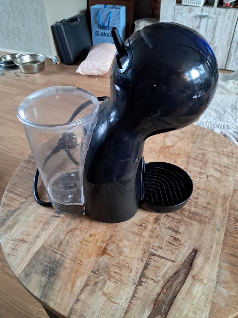 Dolce Gusto koffiezetapparaat, 1.5 jaar oud, Ophalen of Verzenden, Gebruikt, Koffiemachine, Koffiepads en cups