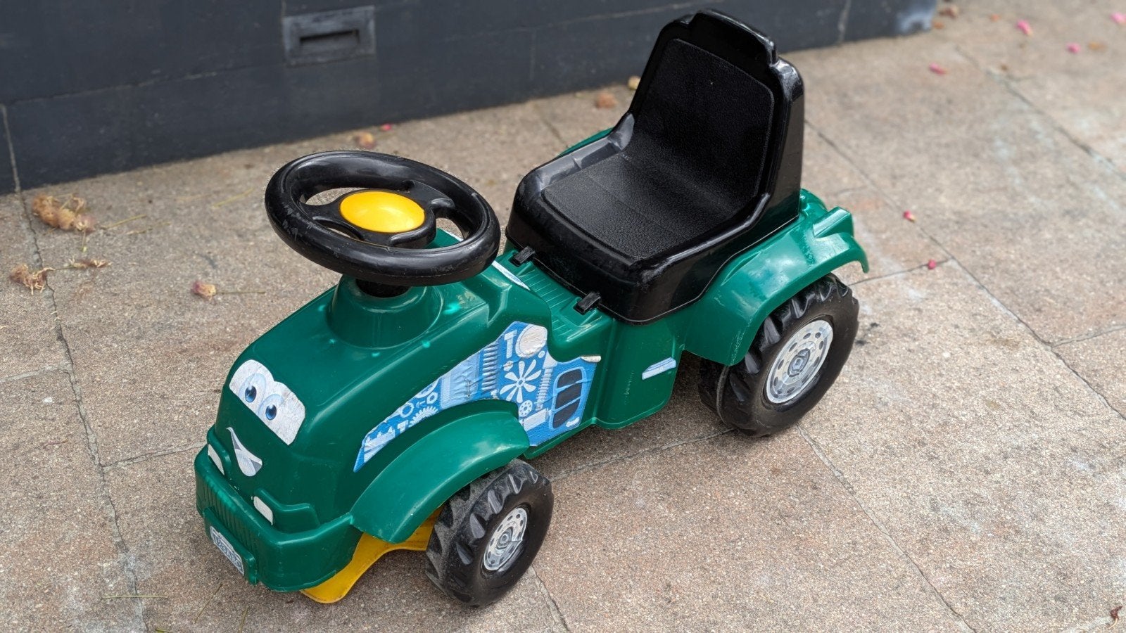 Groene loopauto tractor, Kinderen en Baby's, Speelgoed | Speelgoedvoertuigen, Ophalen, Gebruikt