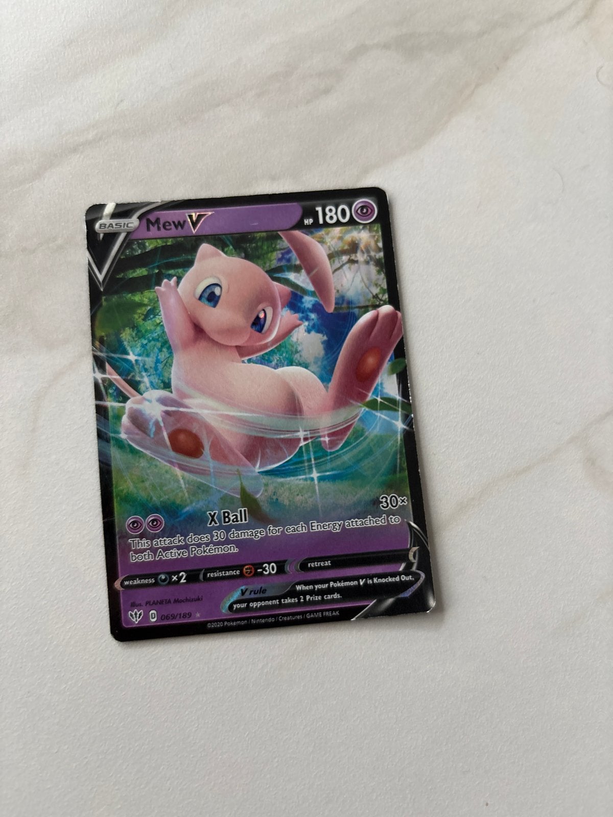 Mew V Pokémon kaart - Basic Mew V 069/189, Hobby en Vrije tijd, Verzamelkaartspellen | Pokémon, Ophalen of Verzenden, Zo goed als nieuw