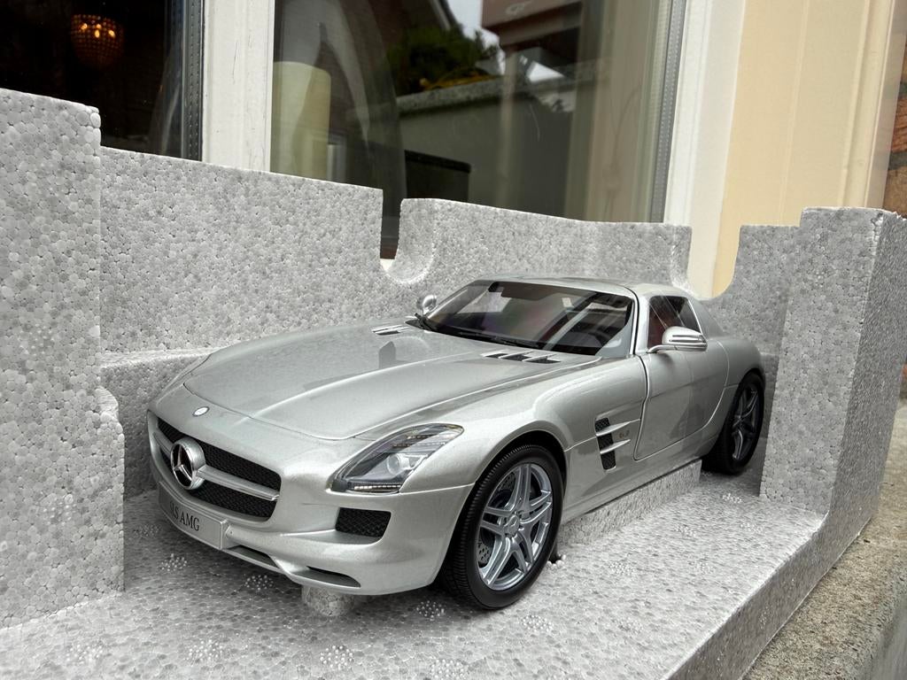 1:18 Mercedes SLS AMG Coupe Iridium Silver Minichamps, Hobby en Vrije tijd, Modelauto's | 1:18, Minichamps, Auto, Nieuw, Ophalen of Verzenden