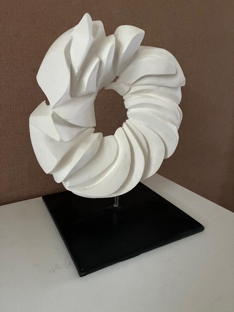Beeld Rondee, Ophalen, Gips, 20 - 50 cm, Wit