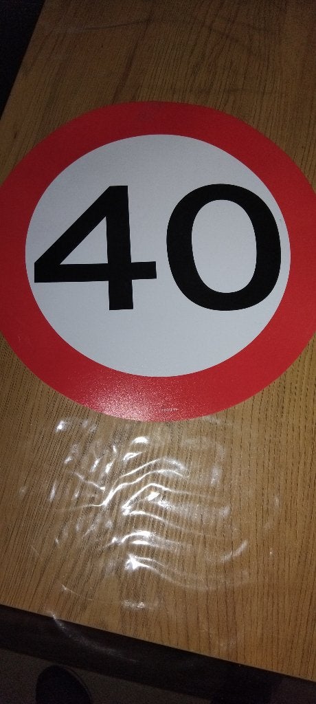 geplastificeerd bordje 40 jaar  2 stuks, Ophalen of Verzenden, Zo goed als nieuw, Versiering, Verjaardag