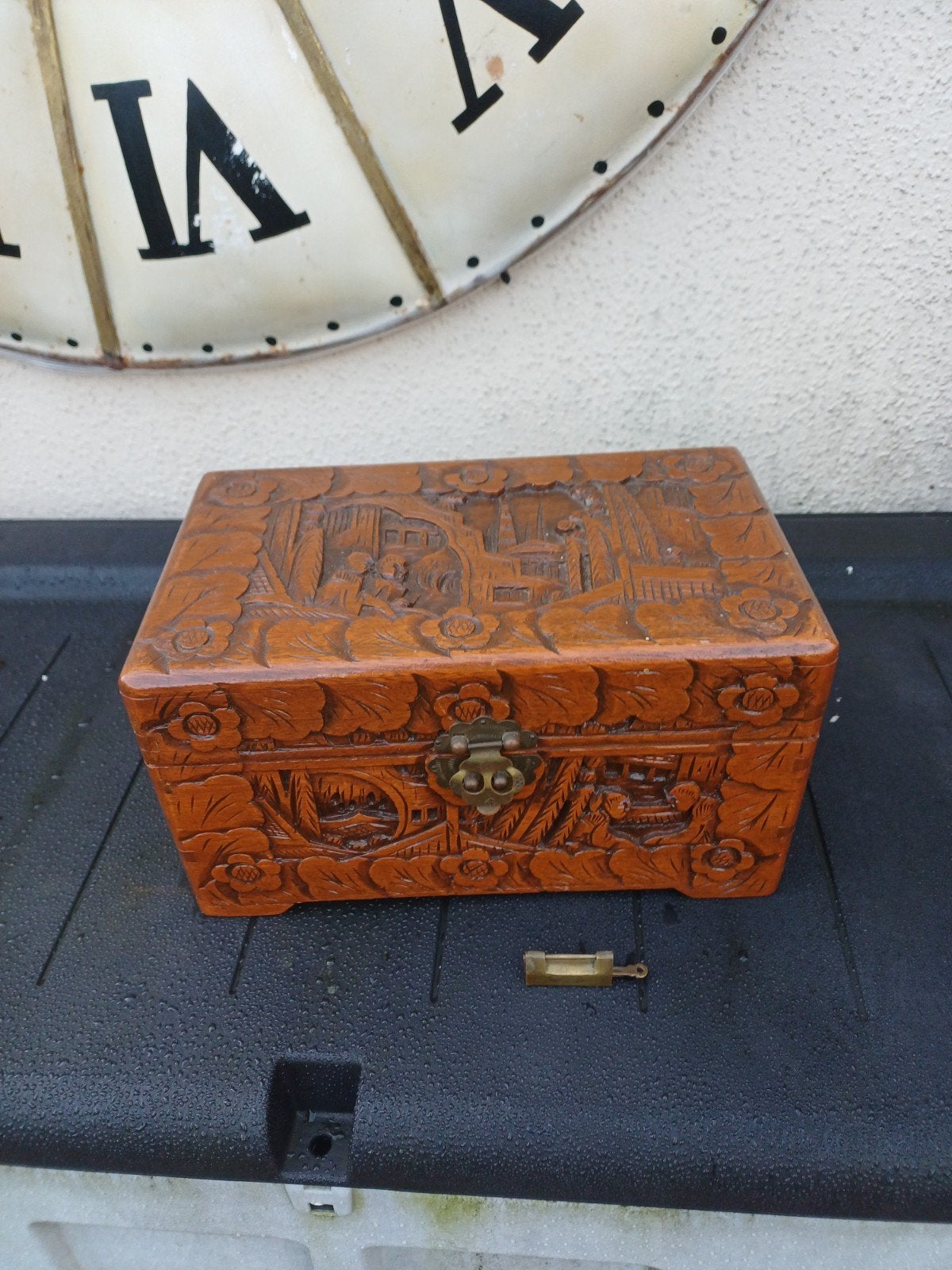 antieke Japanse kistje  handgesneden van kamferhout, Ophalen of Verzenden