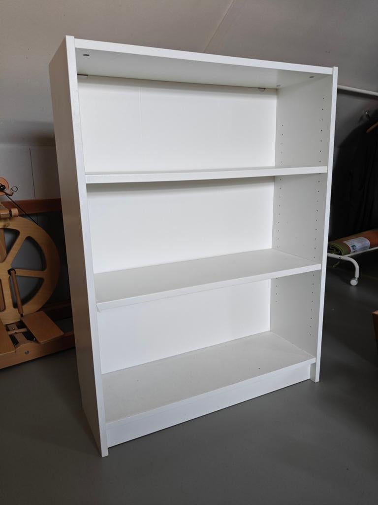 Kleine witte Billy boekenkast van IKEA, Huis en Inrichting, Kasten | Boekenkasten, Ophalen, Gebruikt, 100 tot 150 cm, 50 tot 100 cm