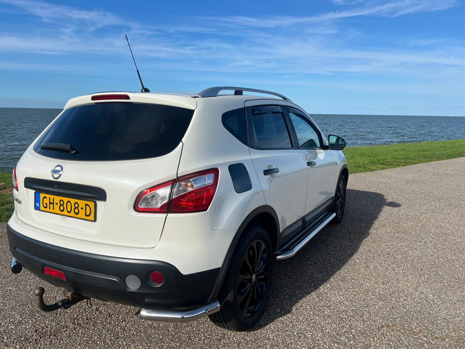 Foto 2 van Nissan Qashqai 1.6 2WD CVT 2013 Wit