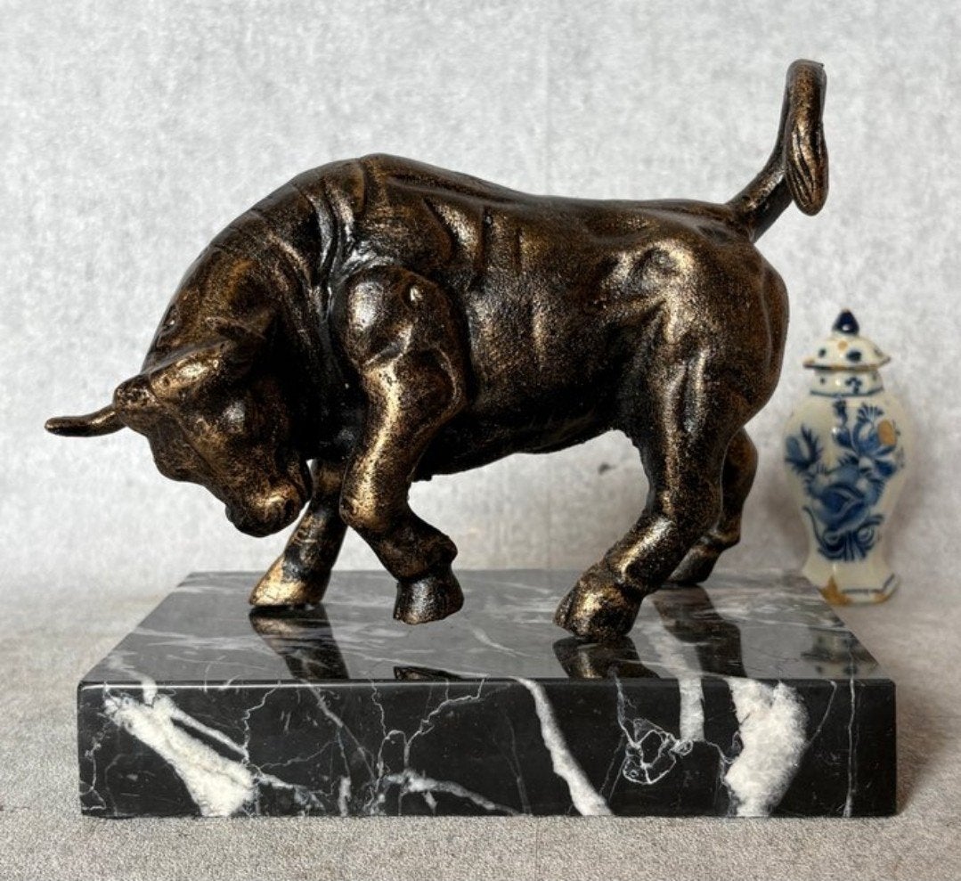 Luxe Gietijzeren Stier op Marmeren Voetstuk - 3,3 kg, Ophalen of Verzenden