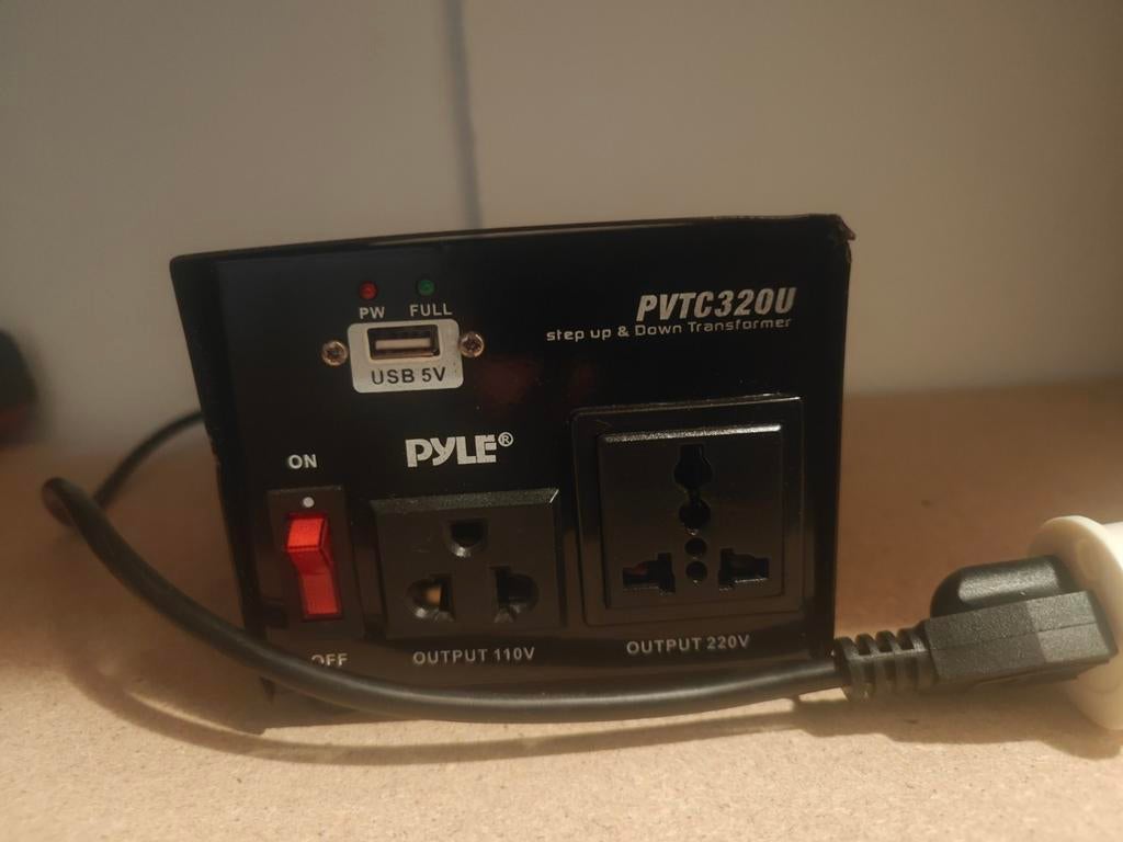 Omvormer Convertor 110 volt naar 220 volt Famicom, Ophalen of Verzenden