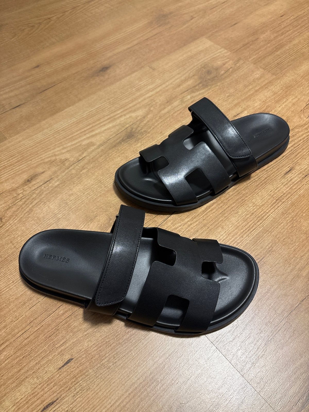 Hermes slippers - Zo goed als nieuw - Maat 42, Slippers, Zwart, Ophalen of Verzenden, Zo goed als nieuw