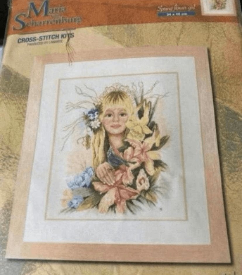 BORDUURPAKKET LANARTE M. VAN SCHARRENBURG SPRING FLOWER GIRL, Verzenden, Nieuw, Handborduren, Borduurpakket