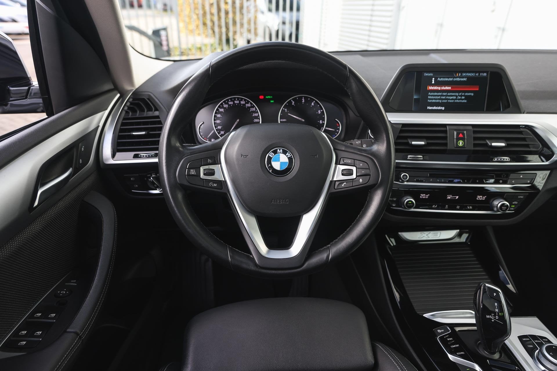 BMW X3 xDrive20i Automaat / Panoramadak / Trekhaak / Sportst, Auto's, Gebruikt, Euro 6, 4 cilinders, Leder en Stof