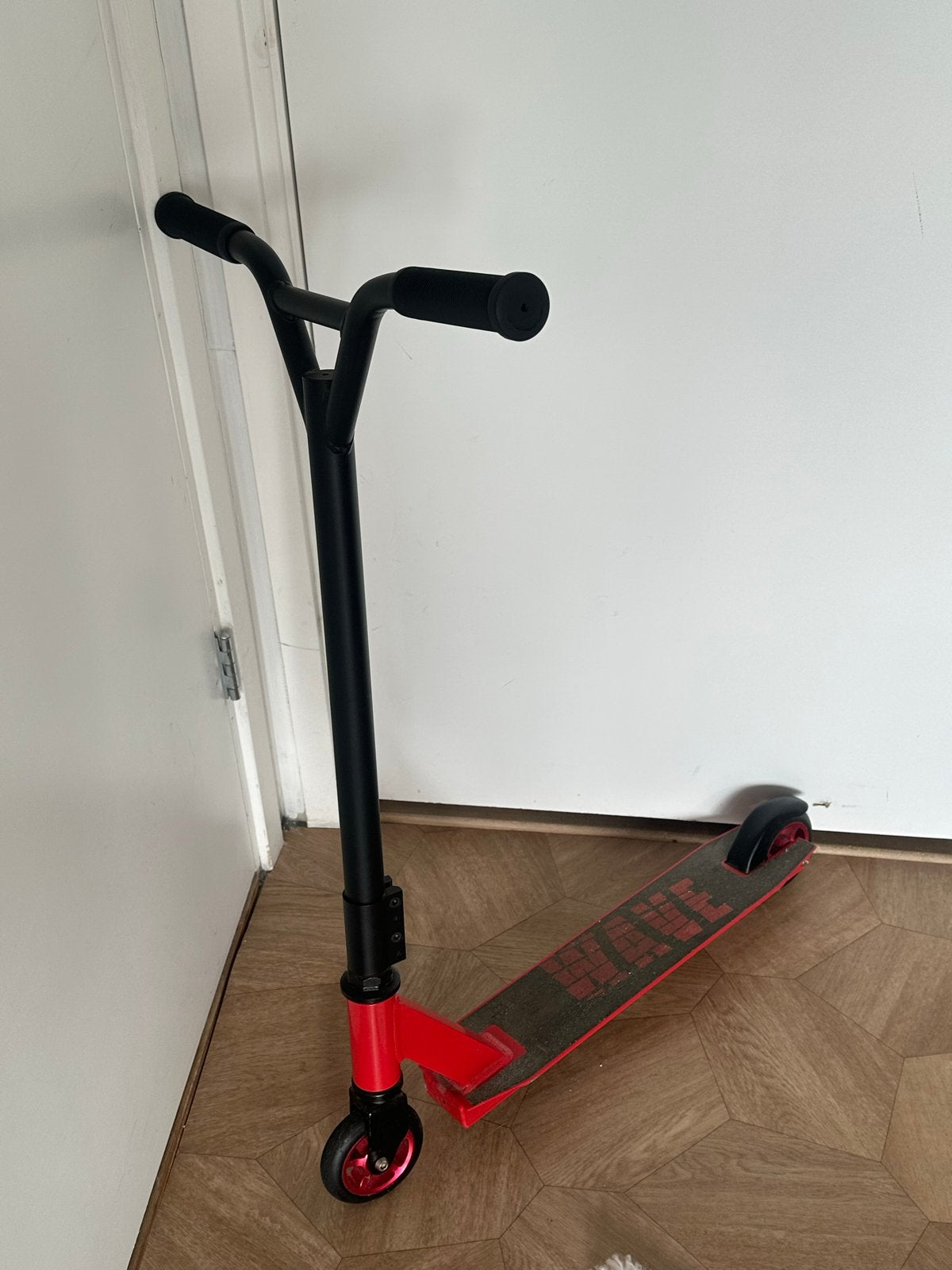Stuntstep rood/zwart, zo goed als nieuw, Fietsen en Brommers, Steps, Ophalen, Zo goed als nieuw, Overige typen