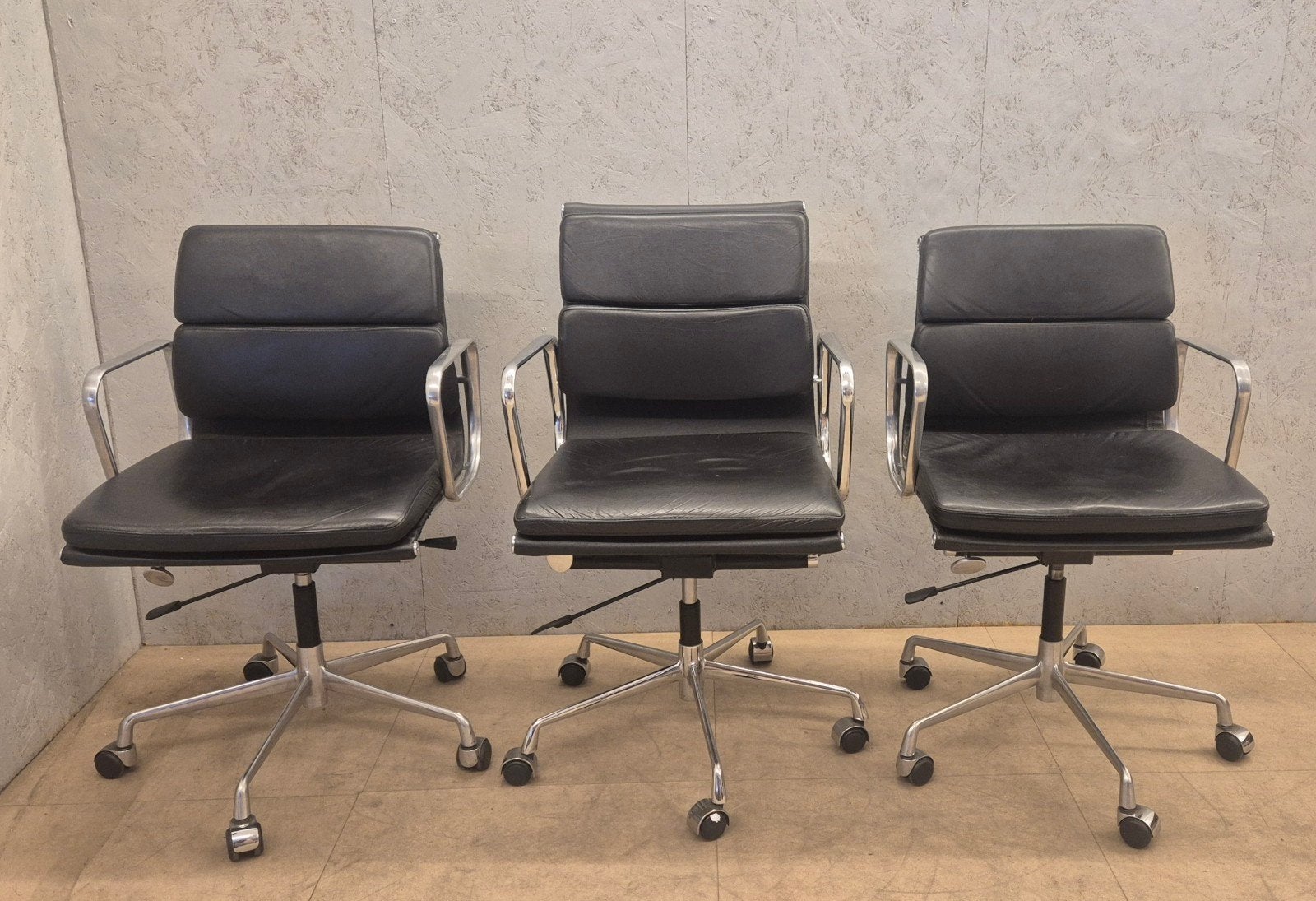 3 design bureaustoelen eames-stijl verrijdbaar, Ophalen, Gebruikt, Zwart, N.v.t